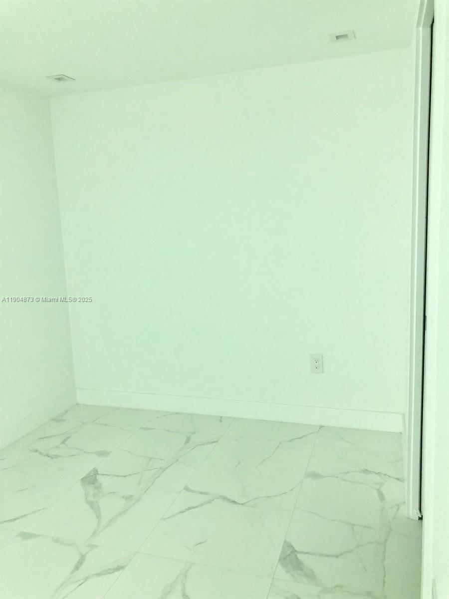 PARAISO BAY - Residential Lease