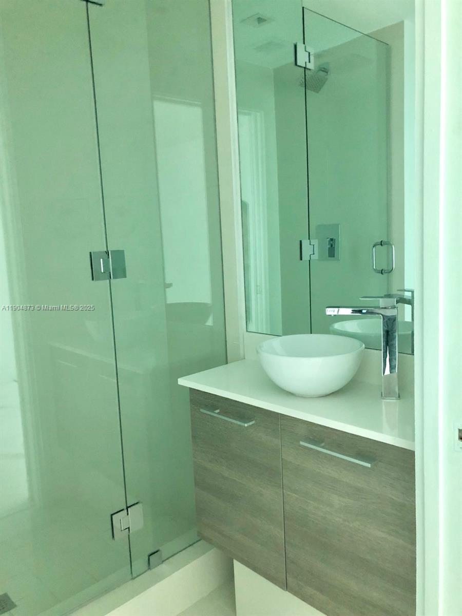 PARAISO BAY - Residential Lease