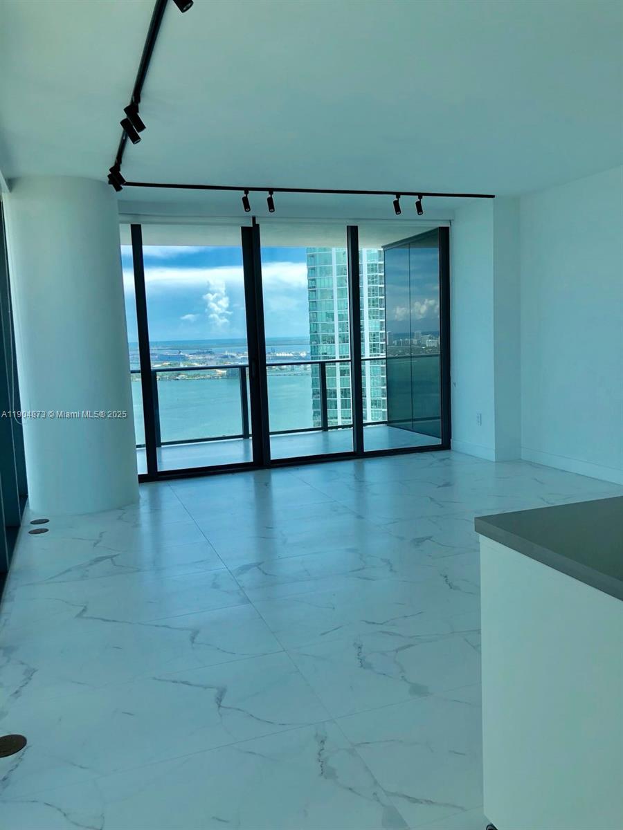 PARAISO BAY - Residential Lease