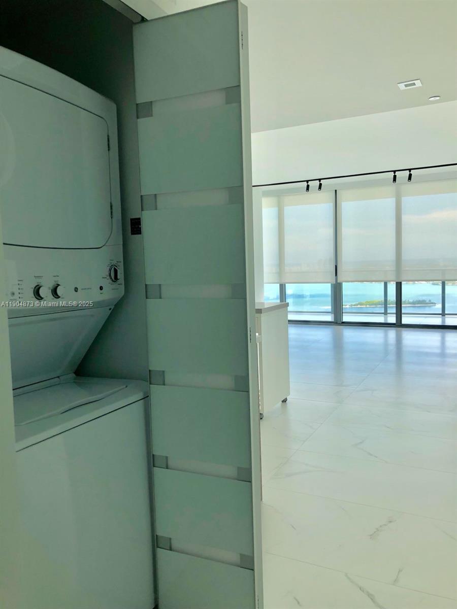 PARAISO BAY - Residential Lease