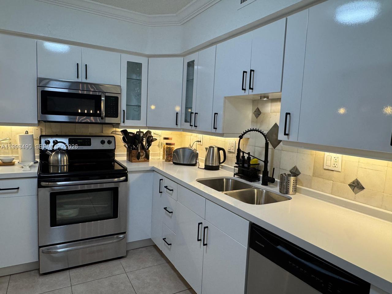 MYSTIC POINTE CONDO NO ON - Residential Lease