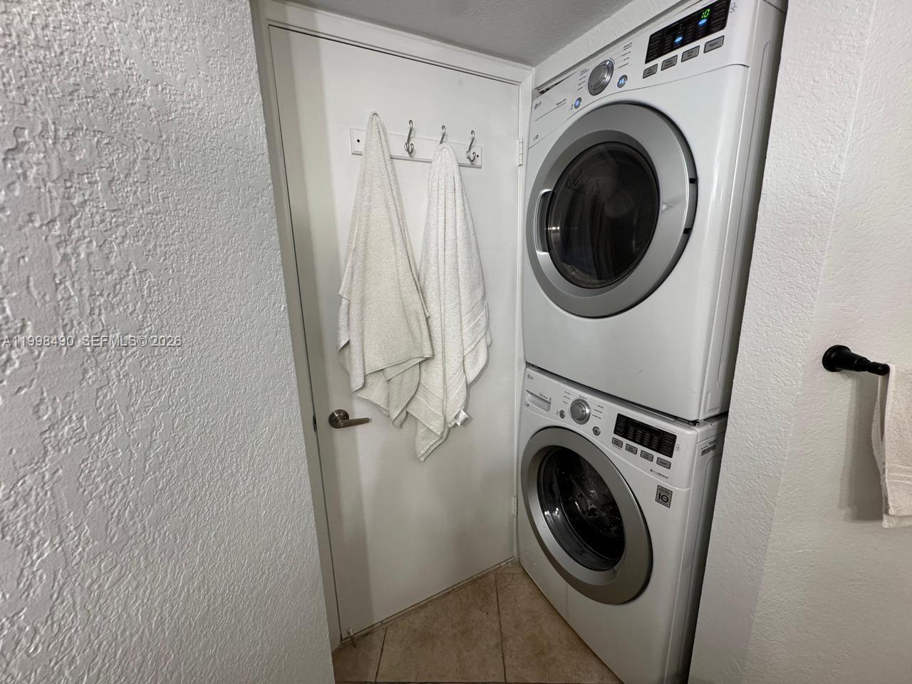 MYSTIC POINTE CONDO NO ON - Residential Lease