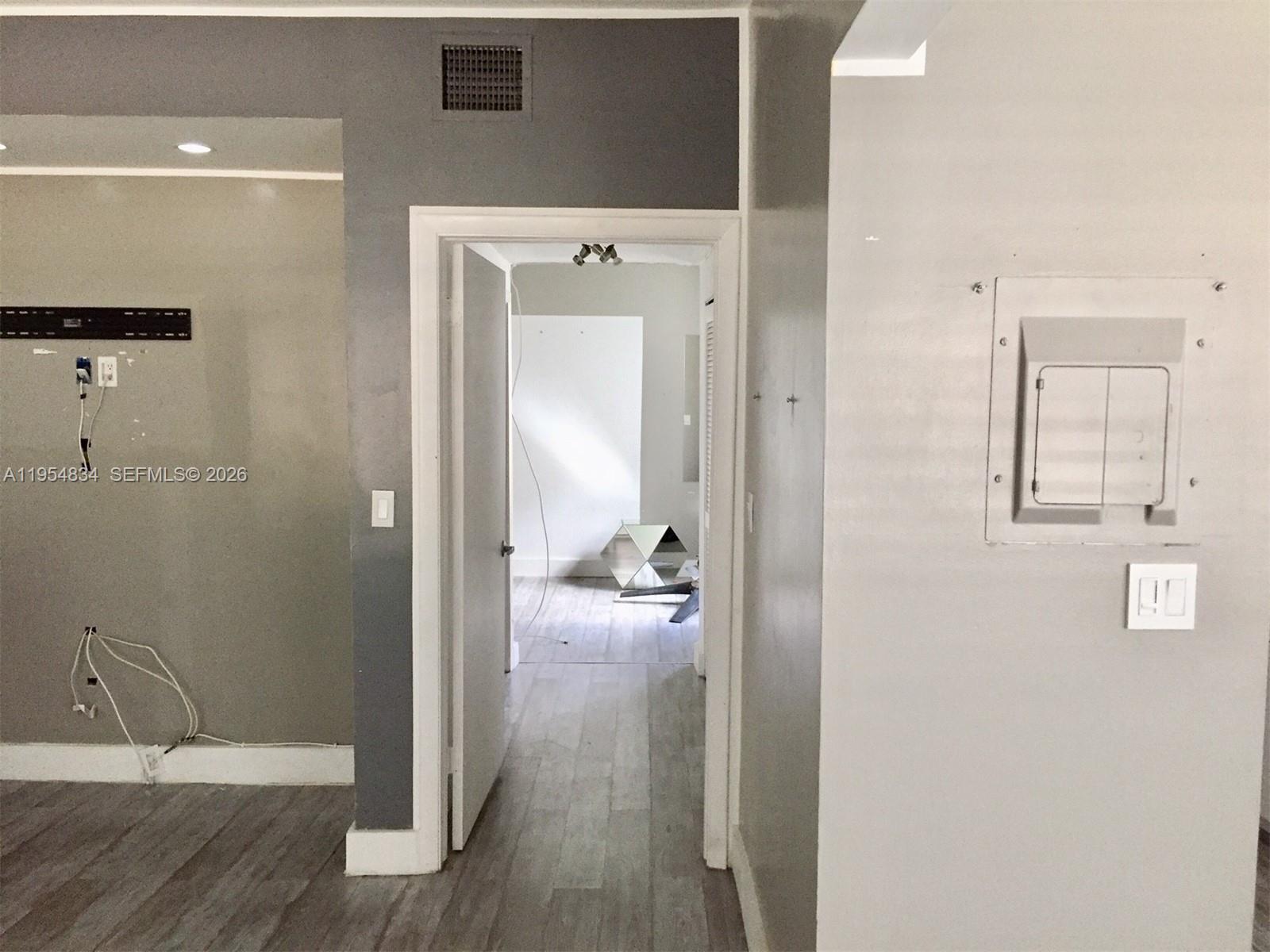 ART DECO CONDO - Residential