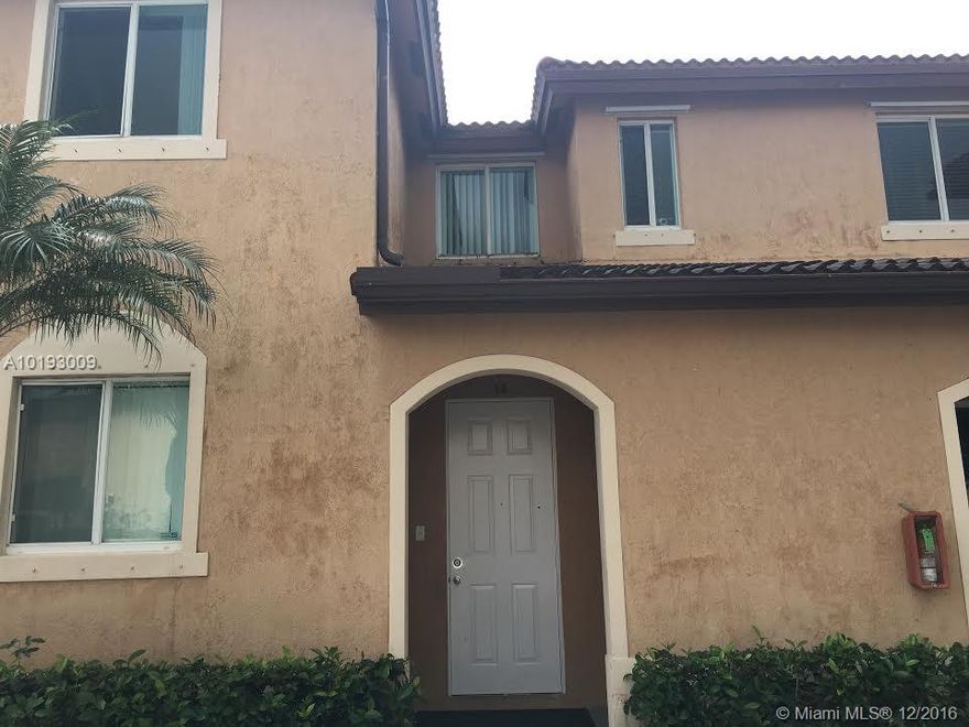 Completely remodeled, spacious townhouse in the quiet and gated community of South Pointe Cove.  Spacious 3 bed, 2.5 bath, porcelain tile/wood tile throughout, kitchen with SS appliances and washer and dryer. Low association!