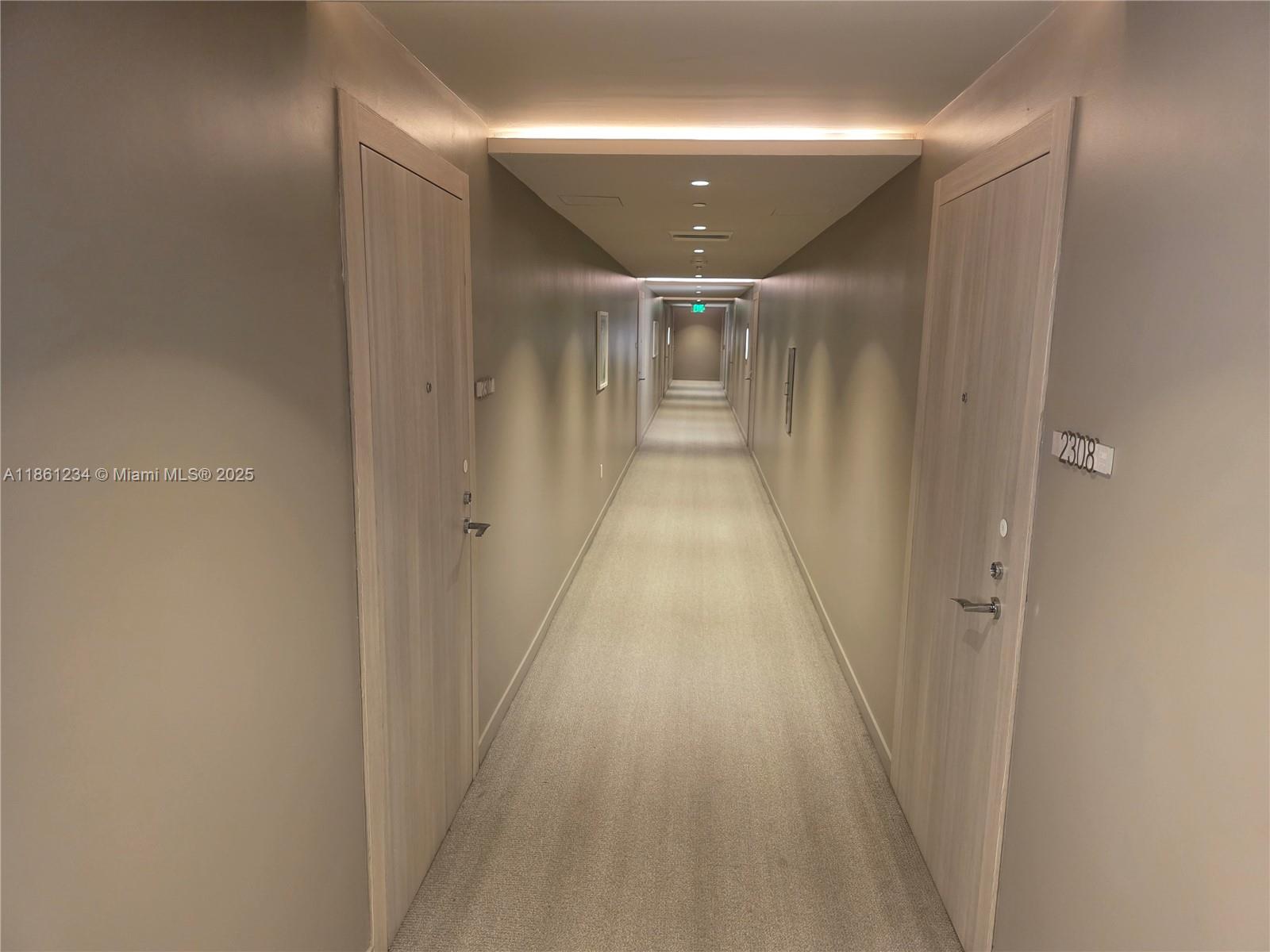 1000 Brickell Plz 2304