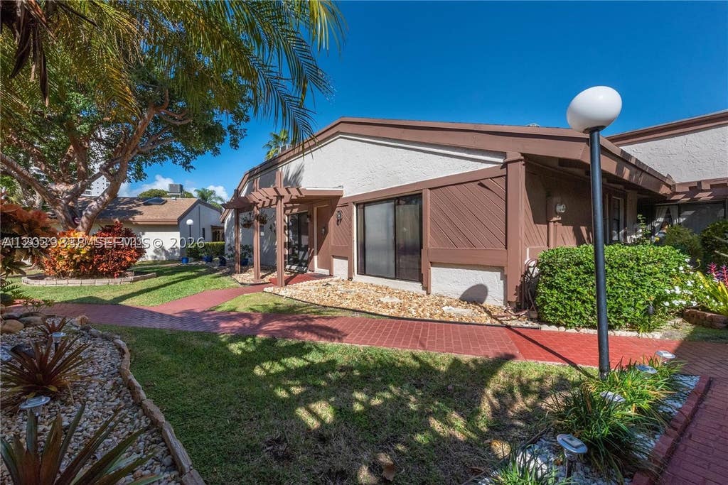 Photo of 601 Leslie Dr, Hallandale Beach, FL 33009 (MLS # A12039838)