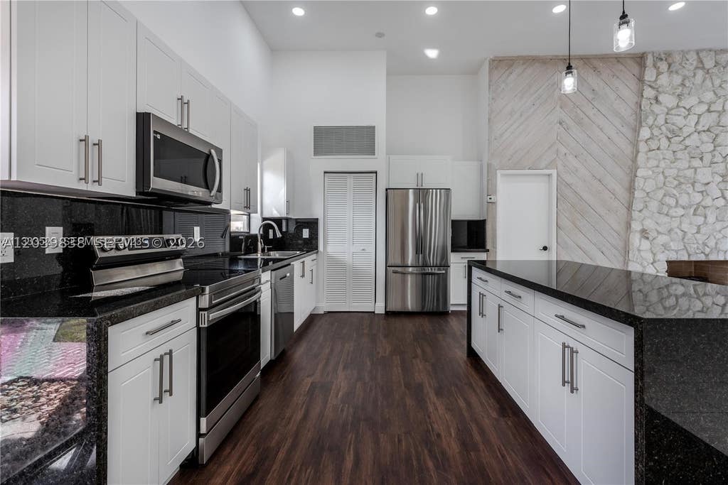 Photo of 601 Leslie Dr, Hallandale Beach, FL 33009 (MLS # A12039838)