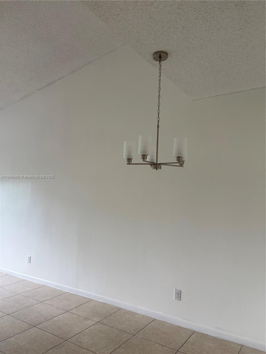 S & R / LE MIRAGE - Residential Lease
