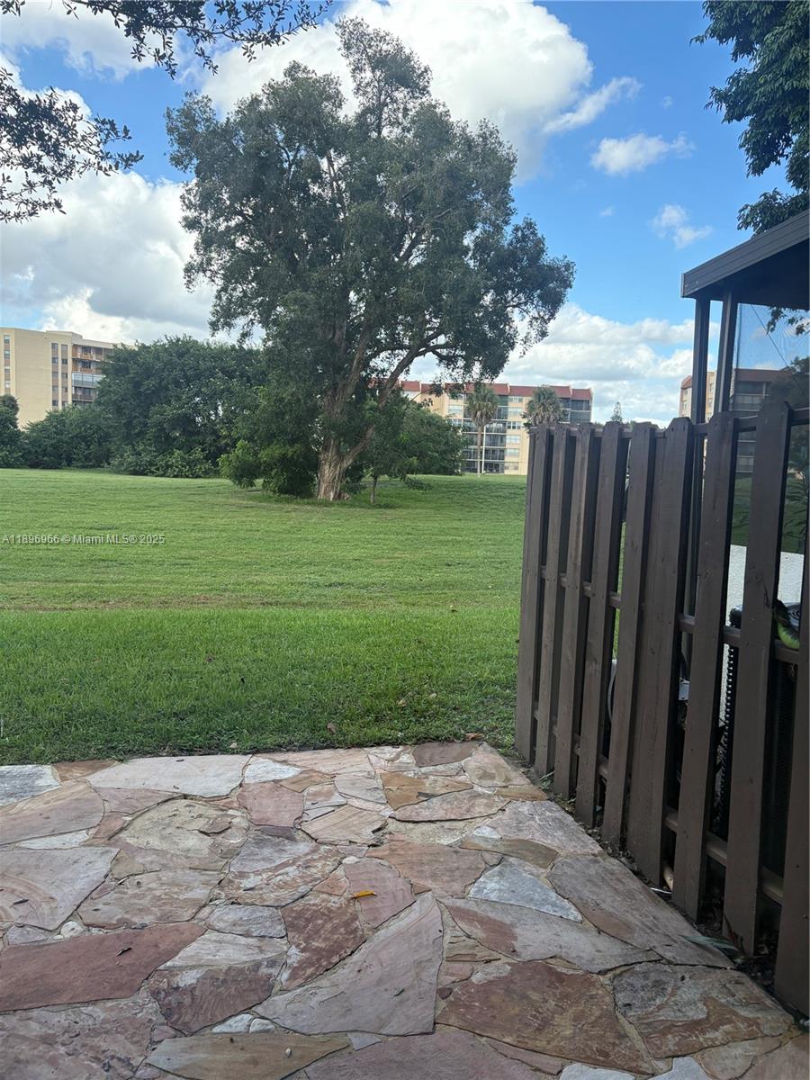 S & R / LE MIRAGE - Residential Lease