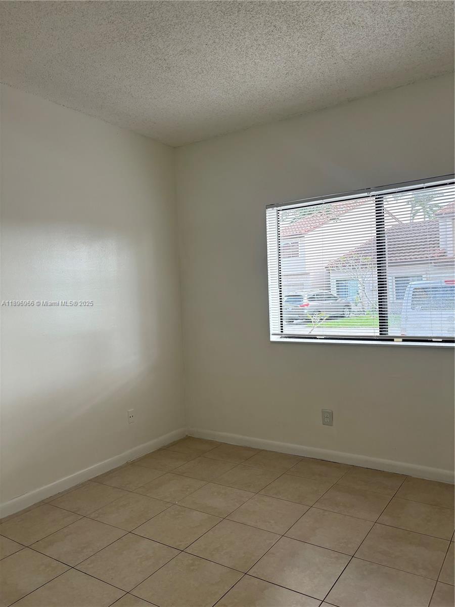 S & R / LE MIRAGE - Residential Lease
