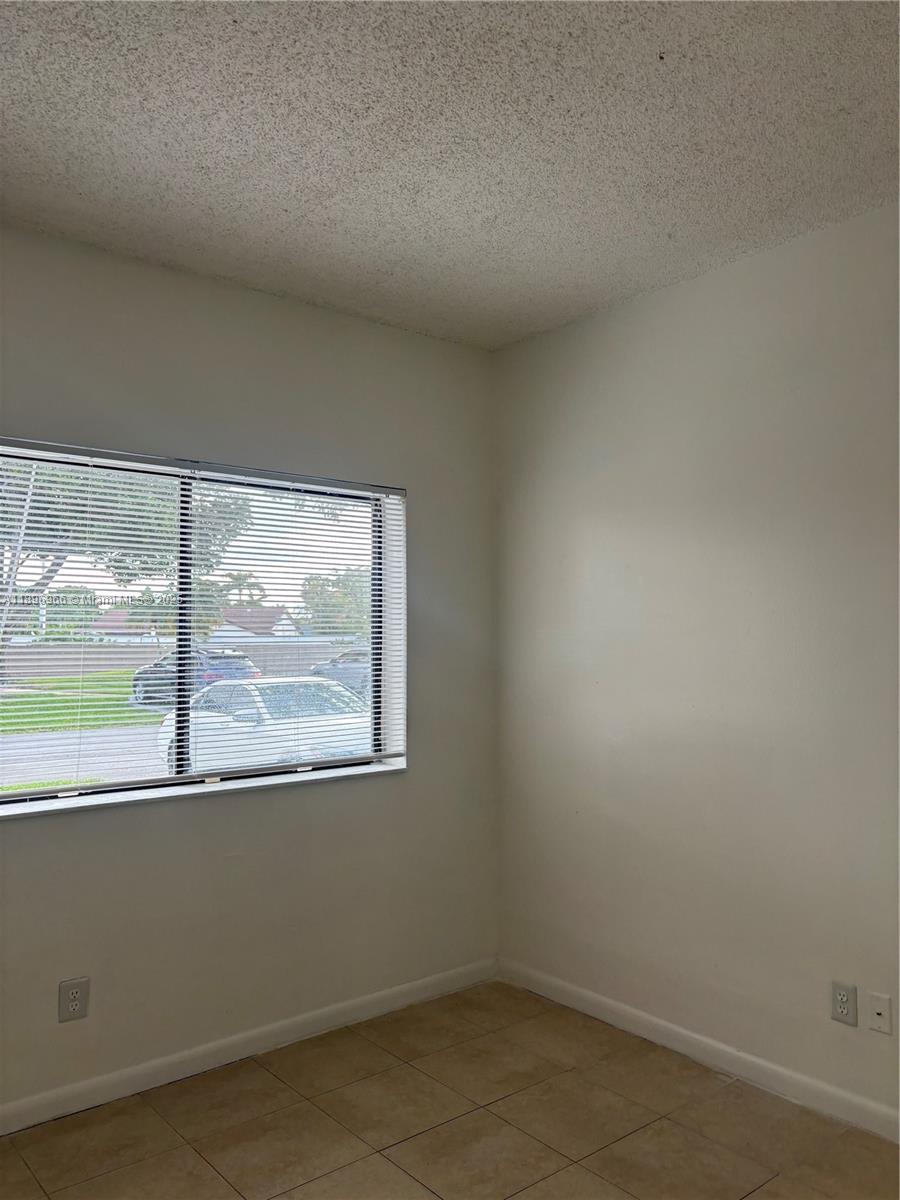 S & R / LE MIRAGE - Residential Lease
