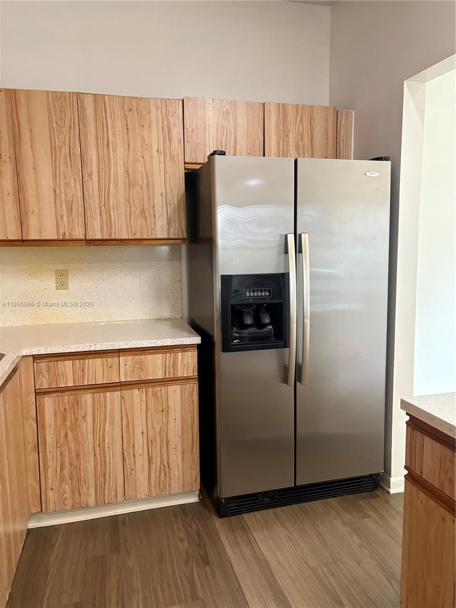 S & R / LE MIRAGE - Residential Lease