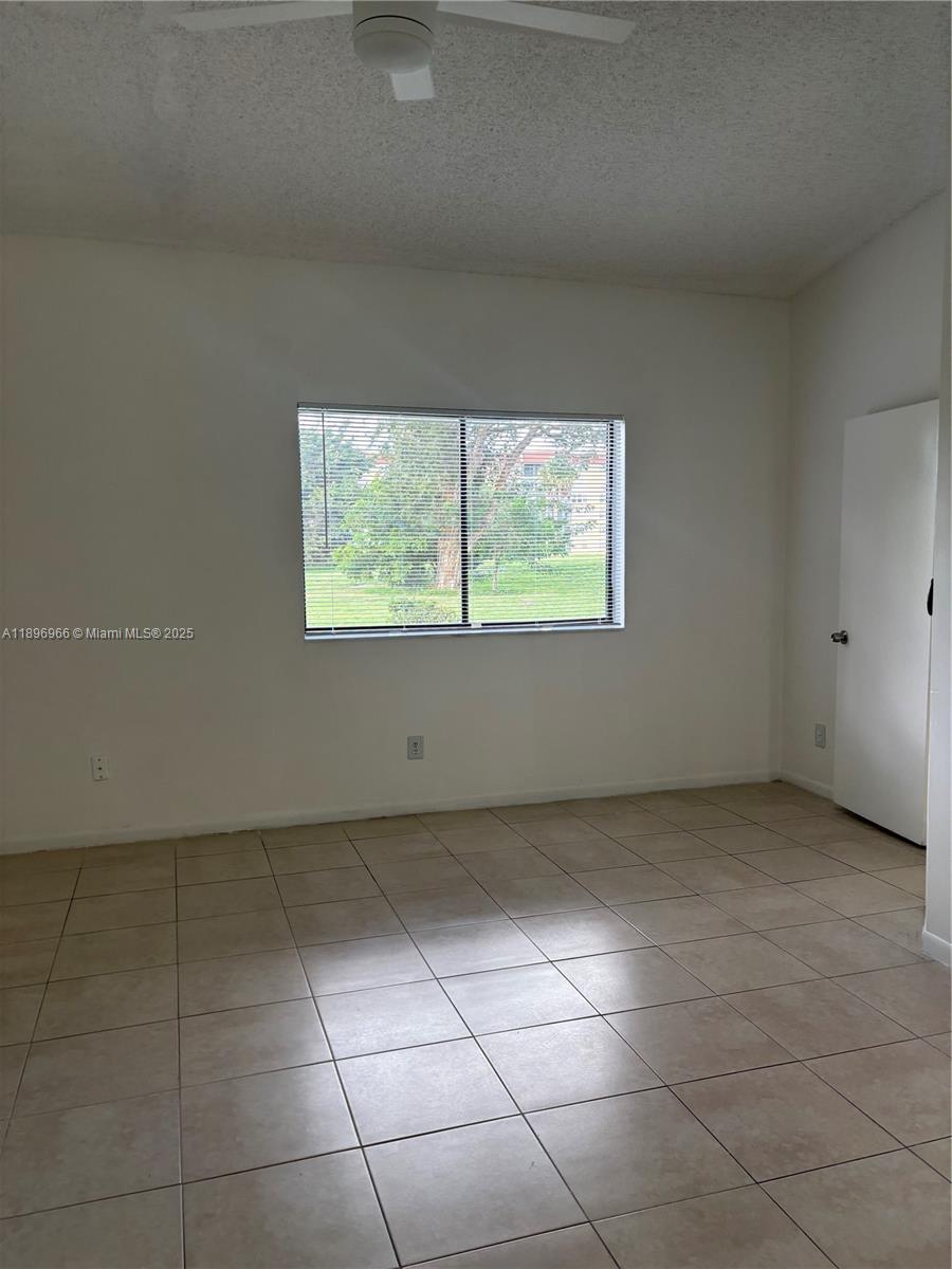 S & R / LE MIRAGE - Residential Lease