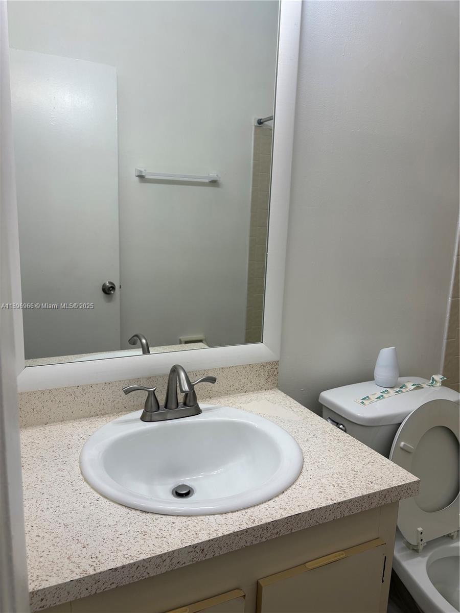 S & R / LE MIRAGE - Residential Lease