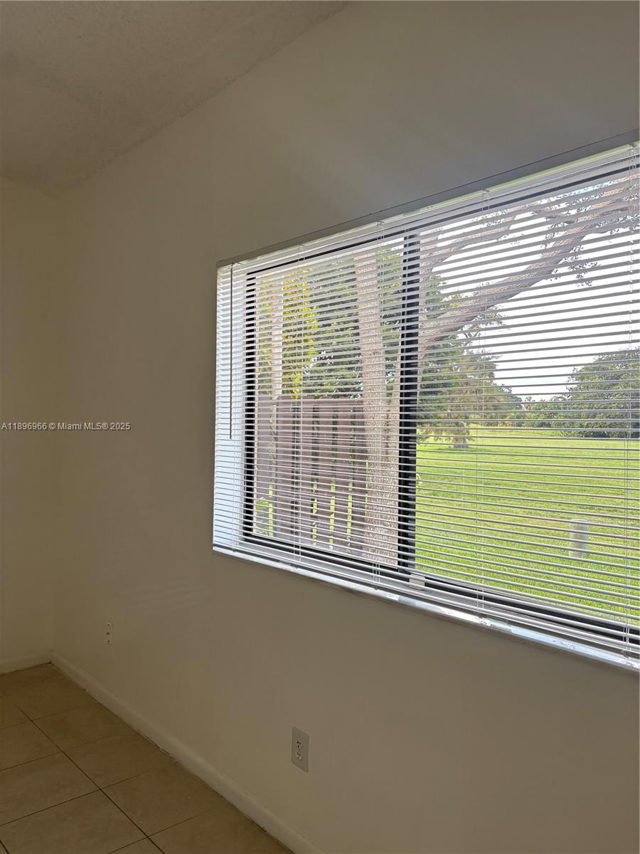 S & R / LE MIRAGE - Residential Lease