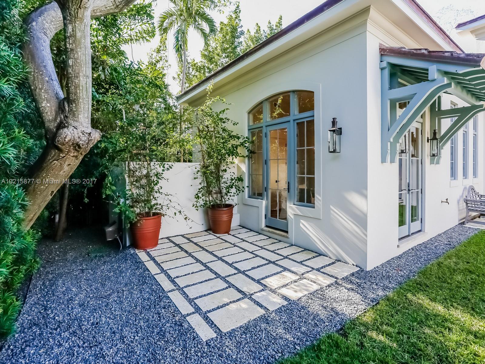 THE MOORINGS - Residential