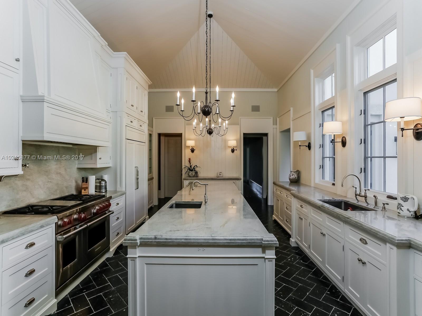 THE MOORINGS - Residential