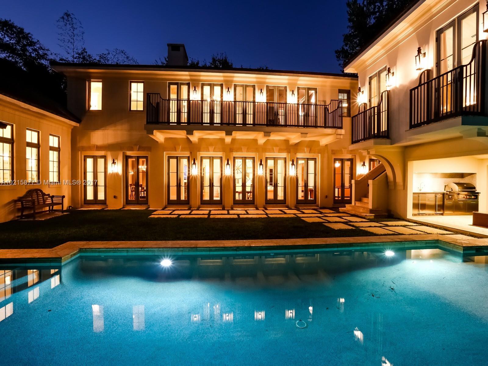 THE MOORINGS - Residential