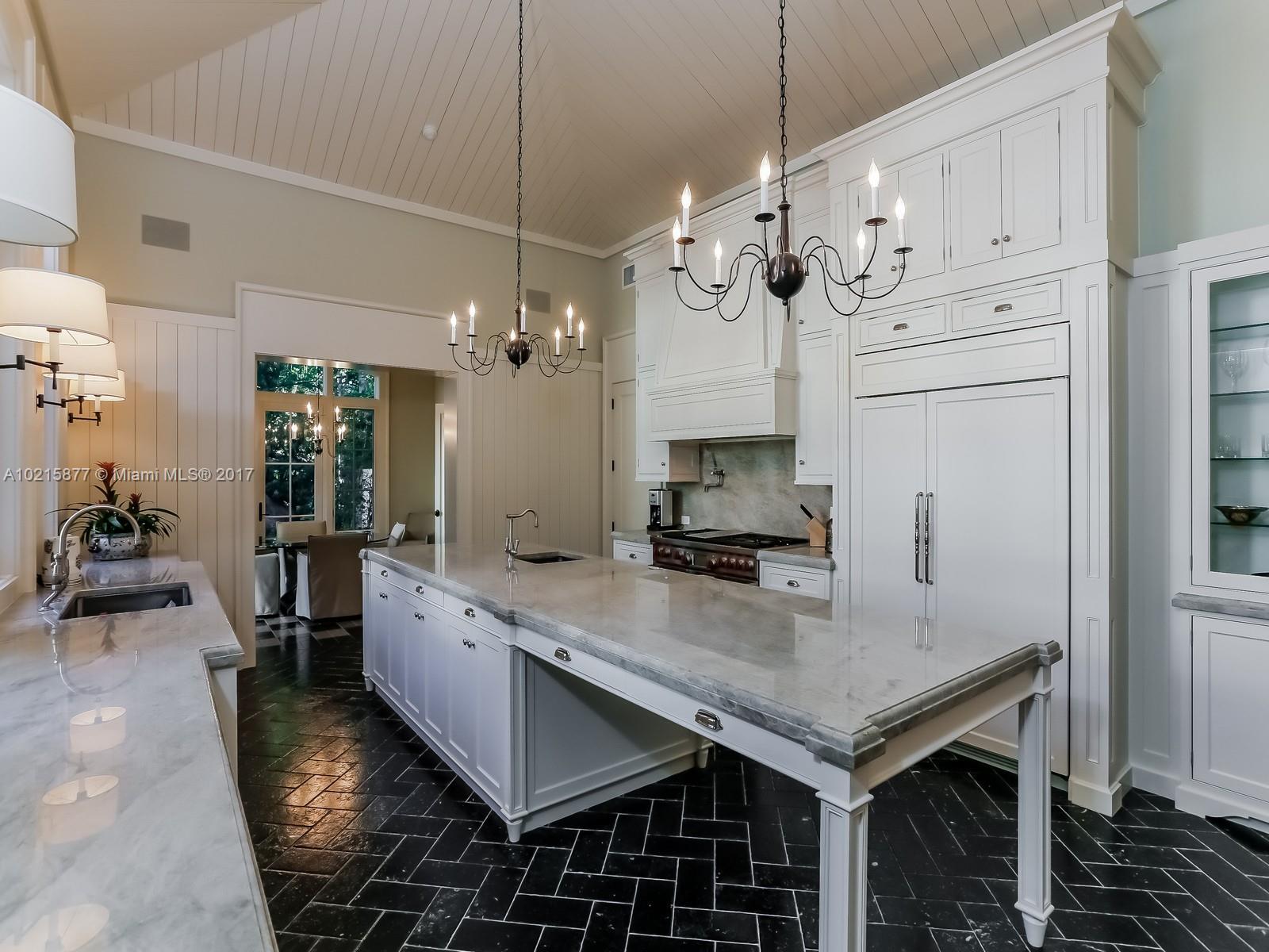 THE MOORINGS - Residential