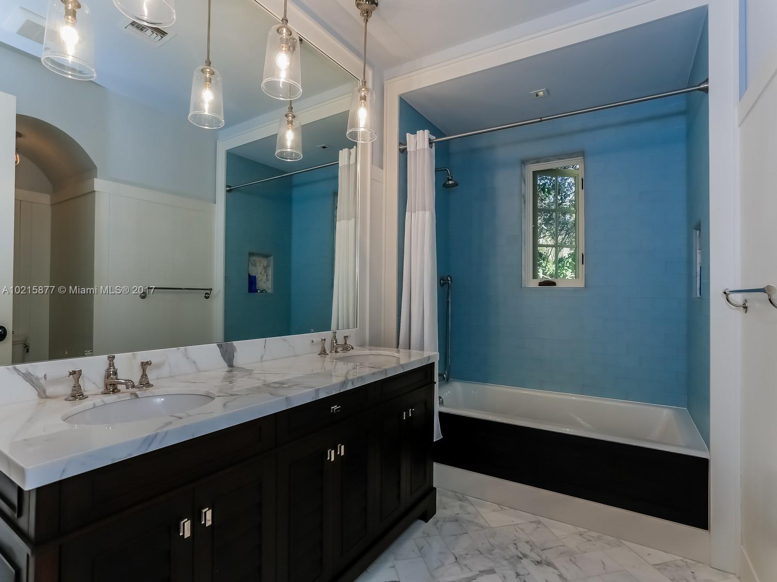 THE MOORINGS - Residential