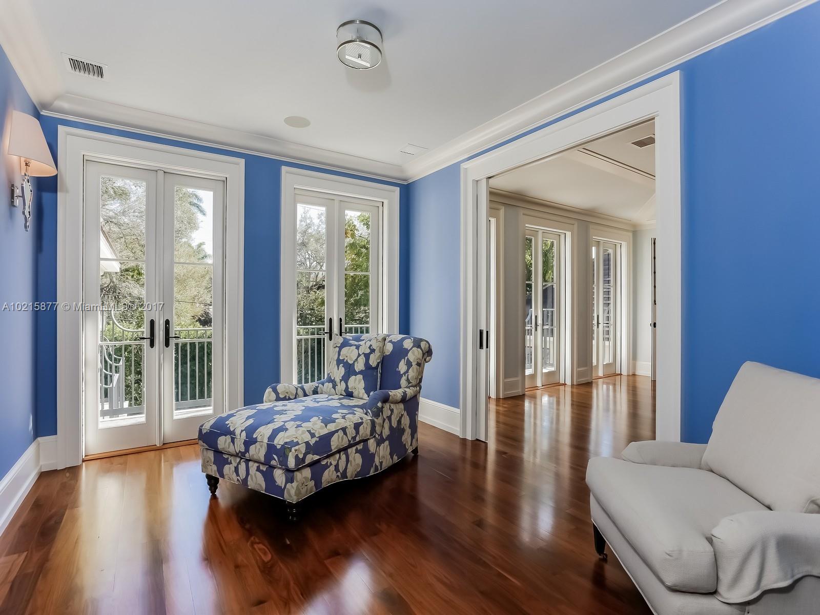 THE MOORINGS - Residential