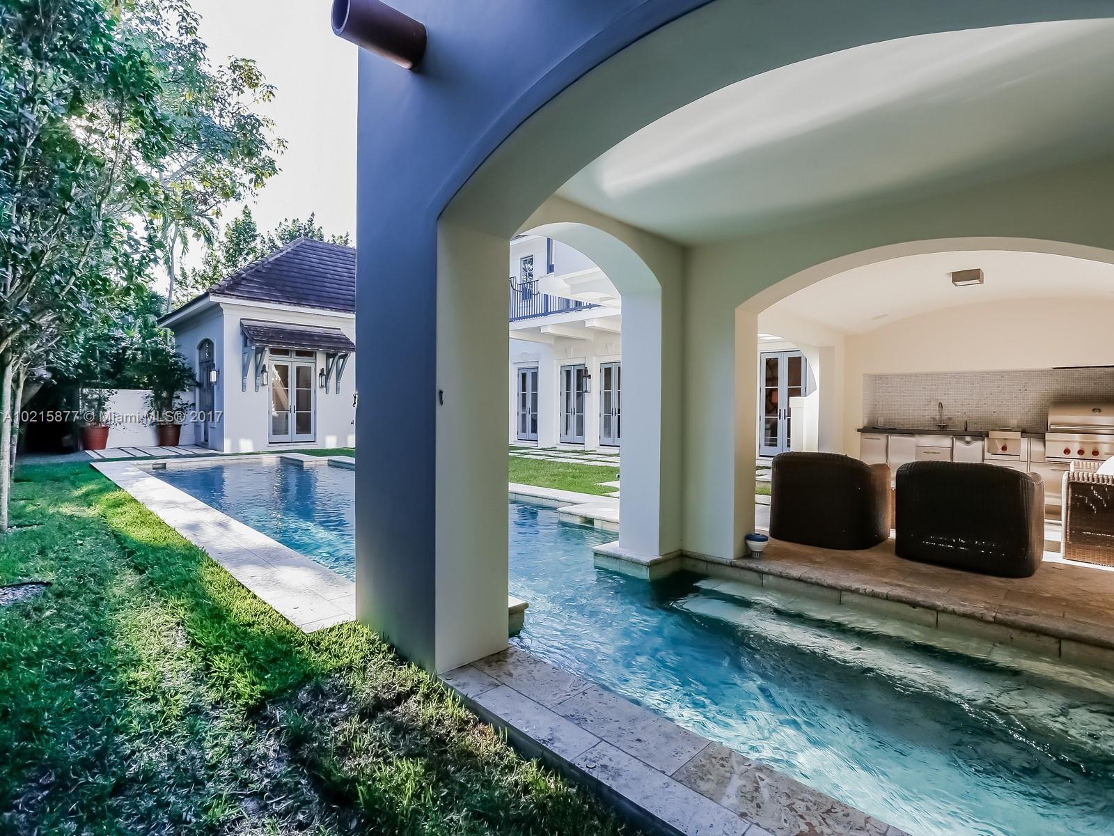 THE MOORINGS - Residential