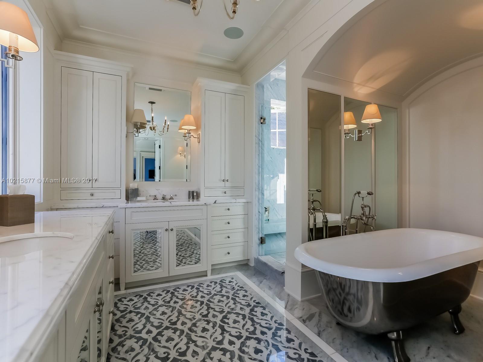 THE MOORINGS - Residential