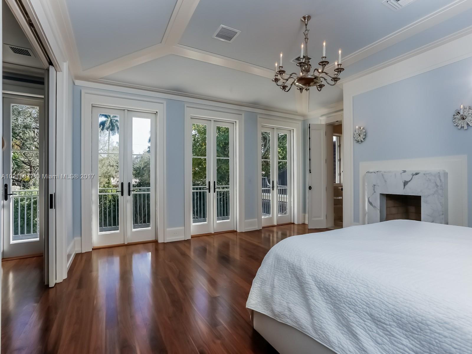 THE MOORINGS - Residential