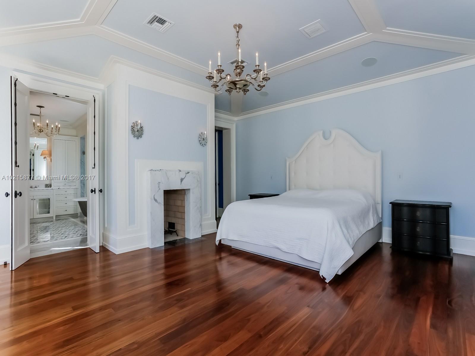 THE MOORINGS - Residential