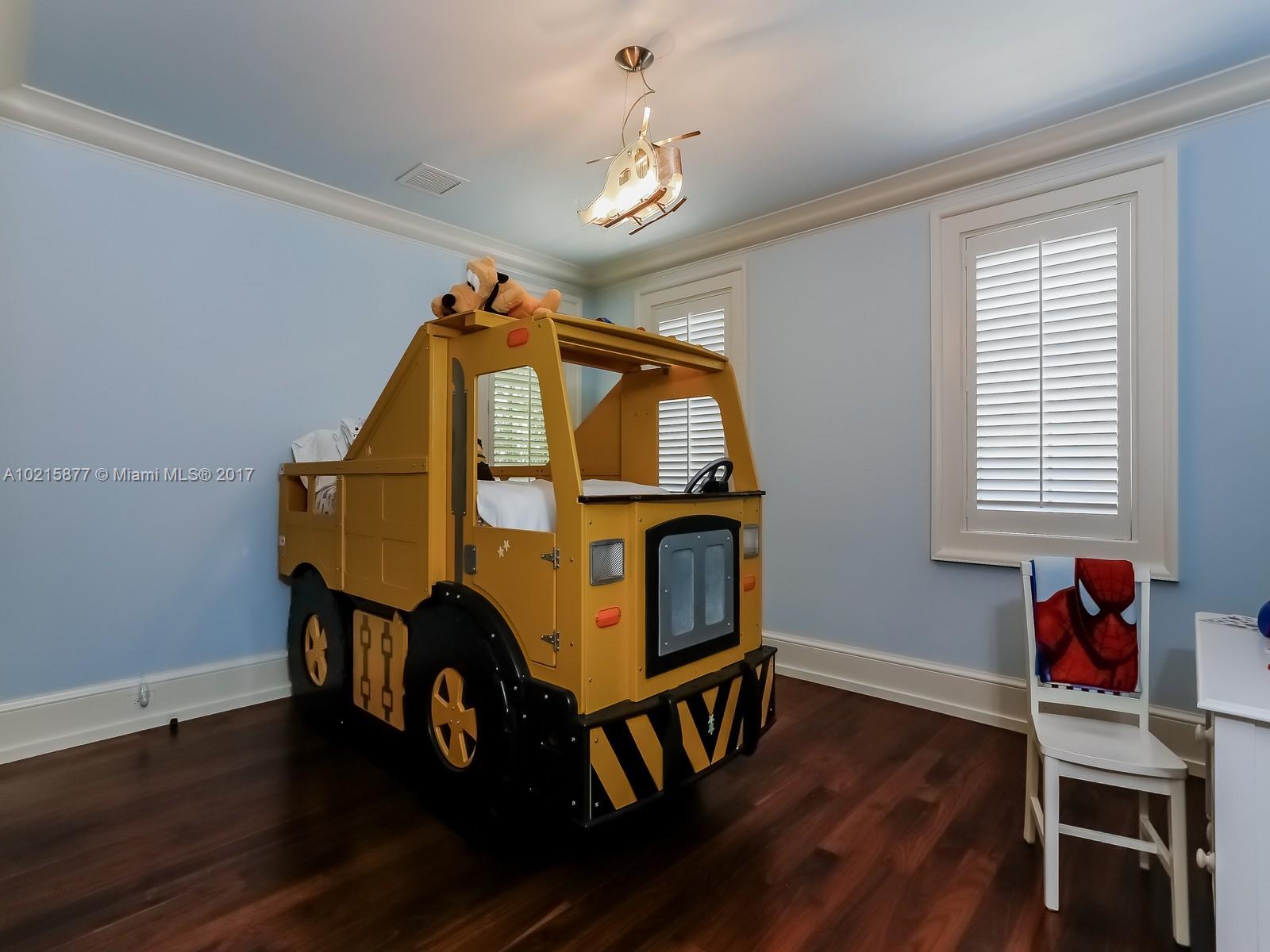 THE MOORINGS - Residential