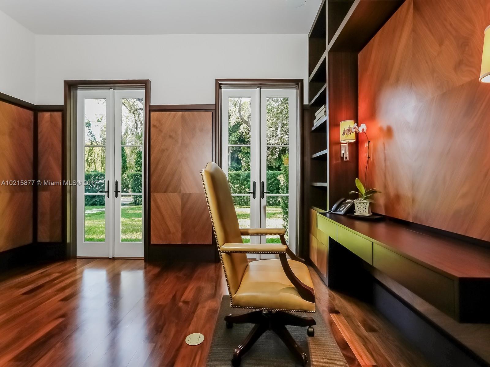 THE MOORINGS - Residential