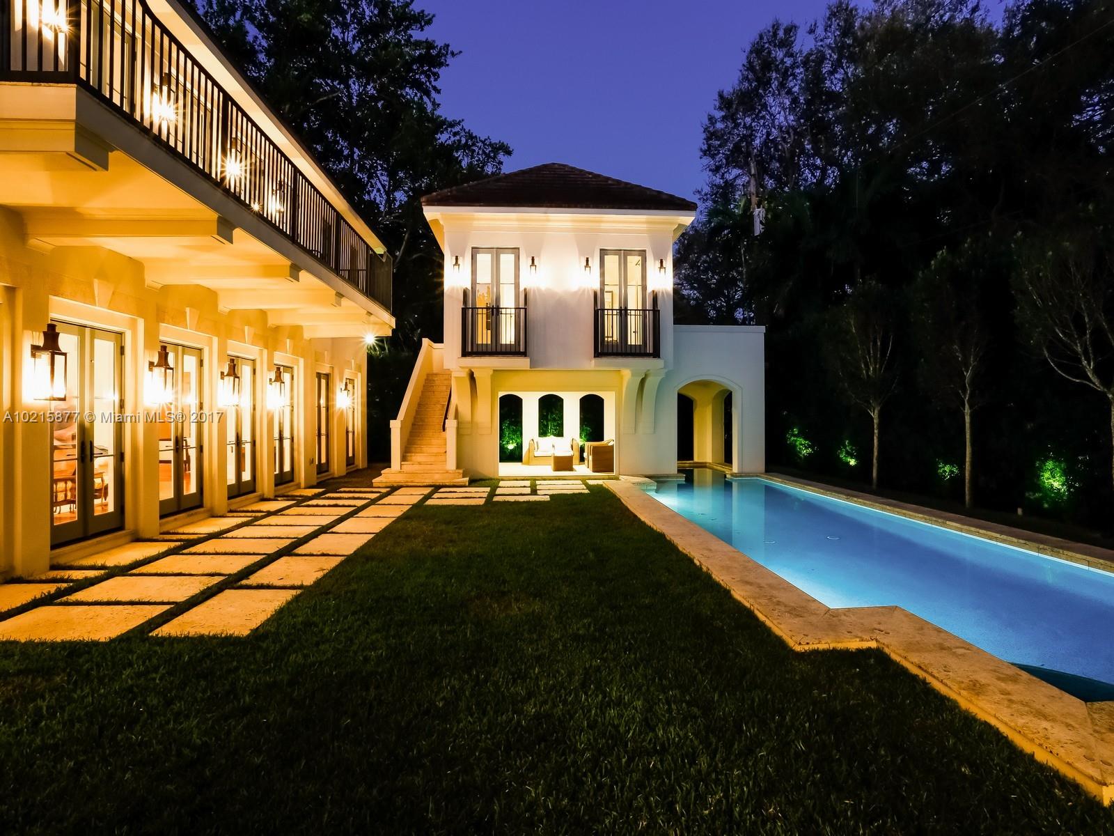 THE MOORINGS - Residential