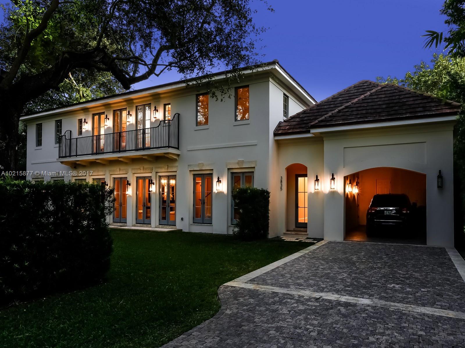 THE MOORINGS - Residential