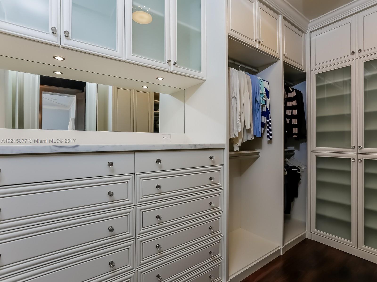 THE MOORINGS - Residential