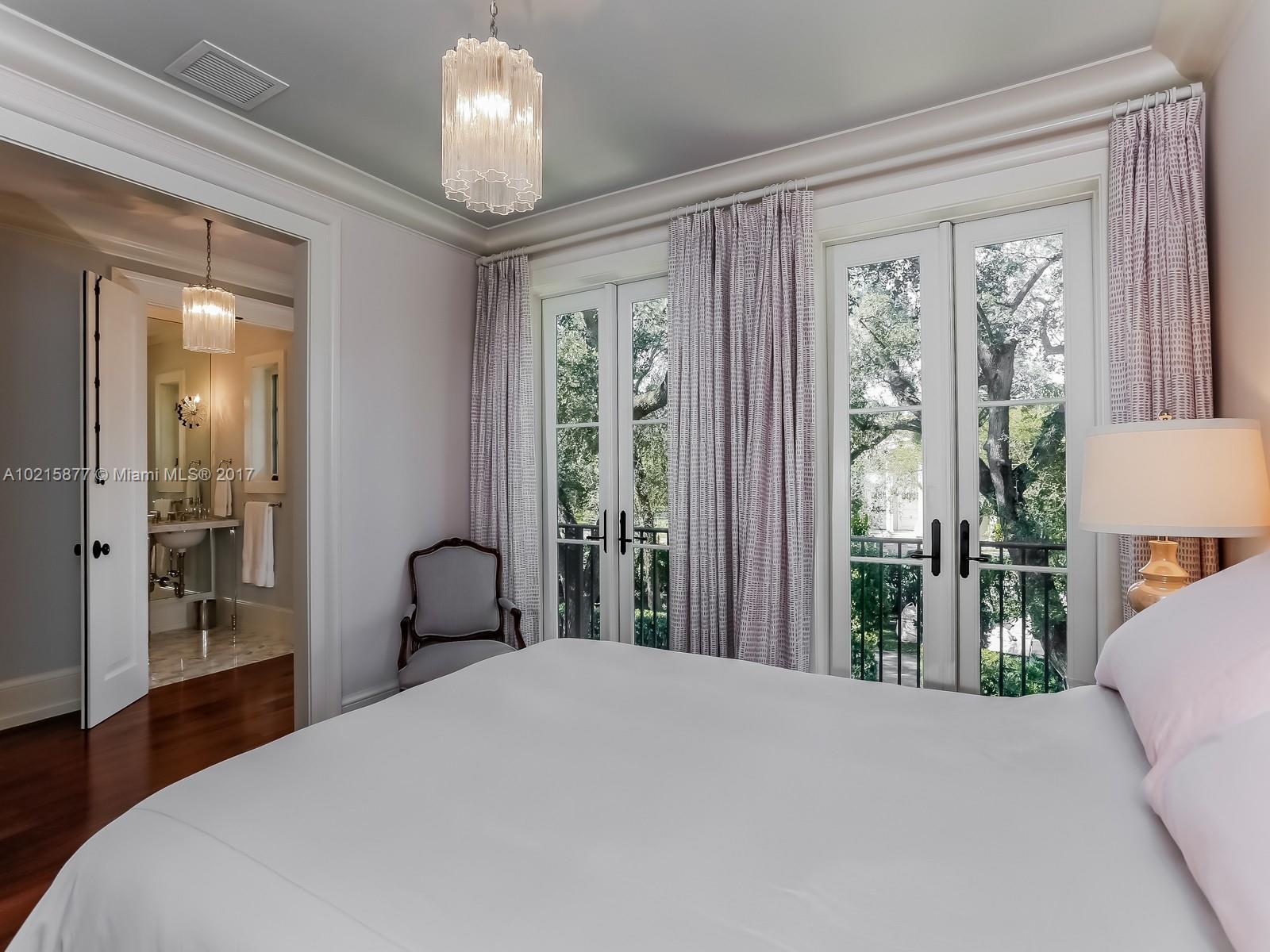 THE MOORINGS - Residential