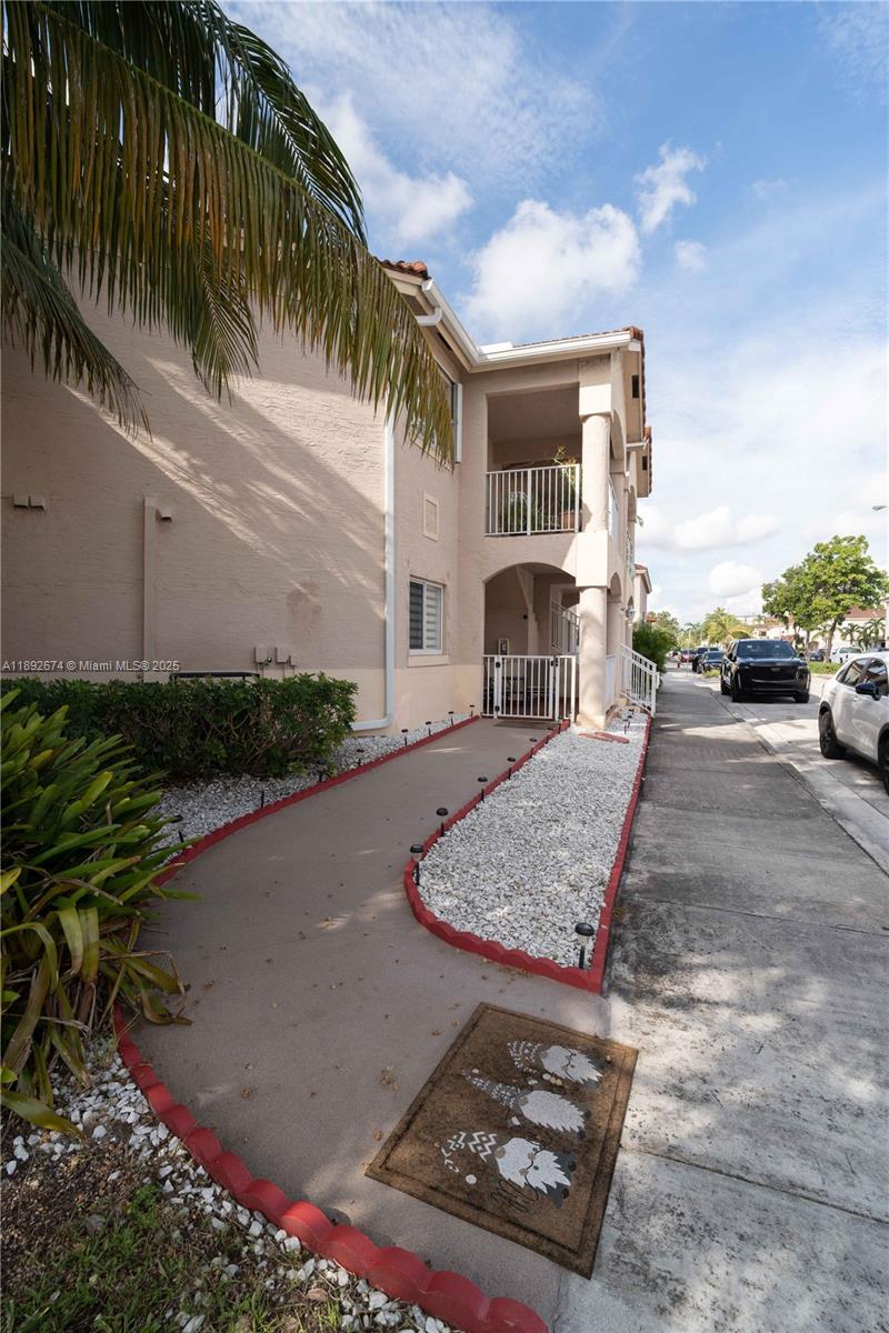 LOS PORTALES PHASE II CON - Residential Lease