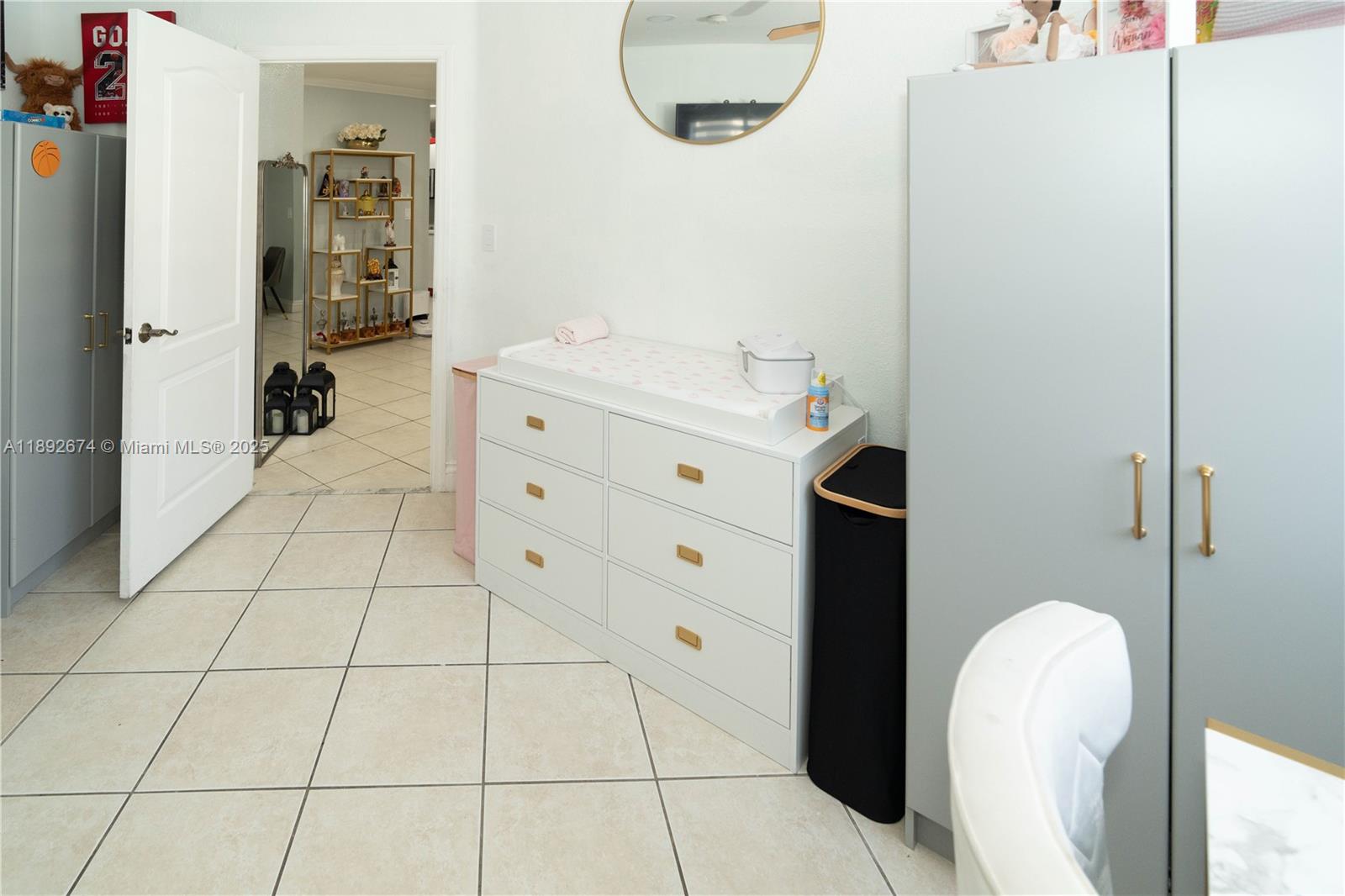 LOS PORTALES PHASE II CON - Residential Lease