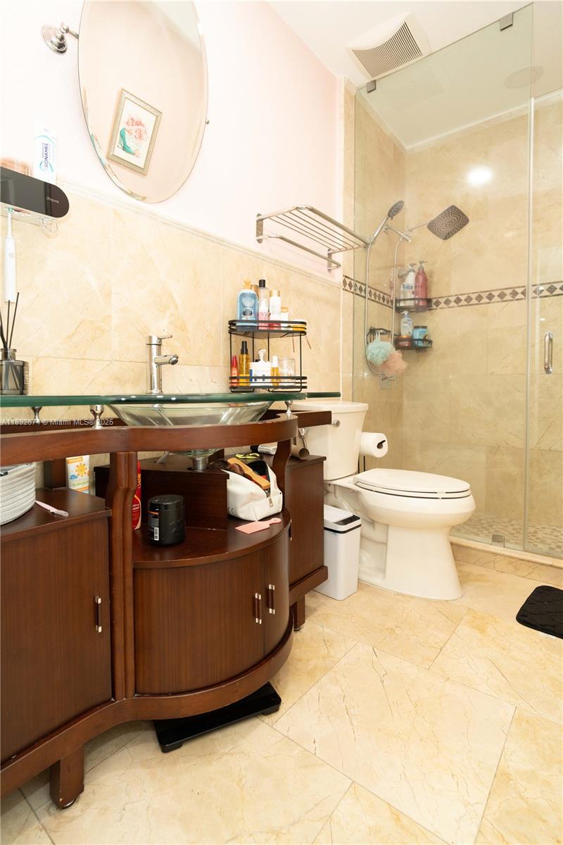 LOS PORTALES PHASE II CON - Residential Lease
