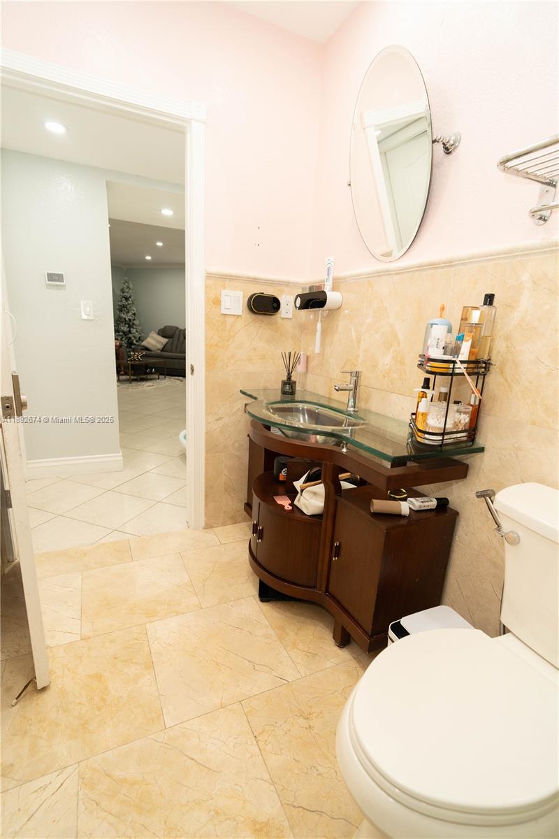 LOS PORTALES PHASE II CON - Residential Lease