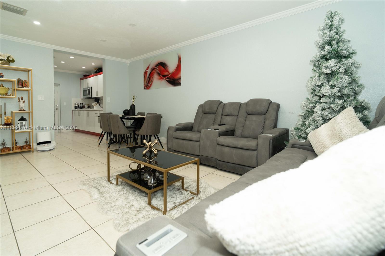 LOS PORTALES PHASE II CON - Residential Lease
