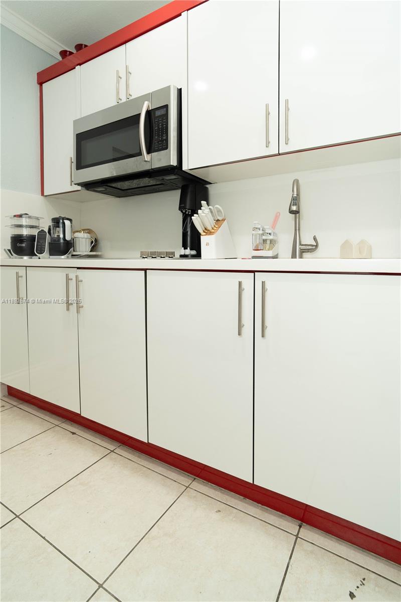 LOS PORTALES PHASE II CON - Residential Lease