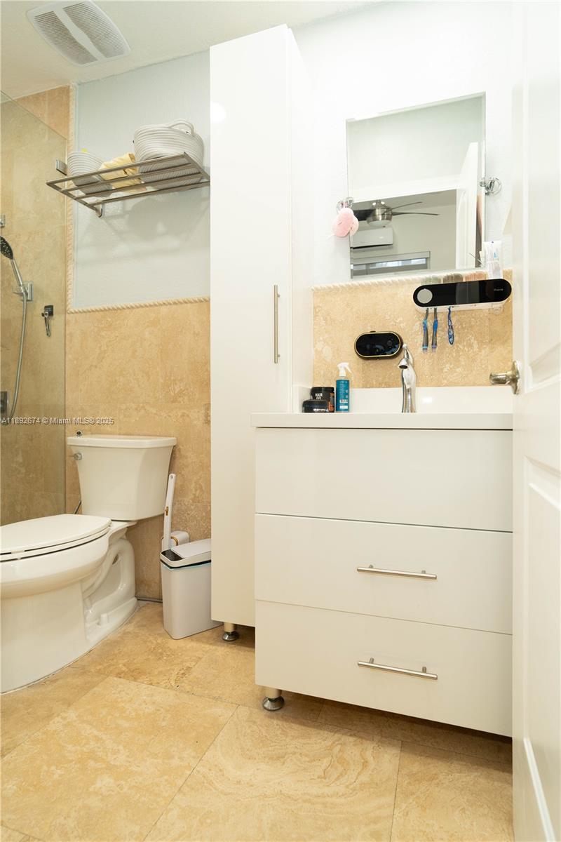LOS PORTALES PHASE II CON - Residential Lease