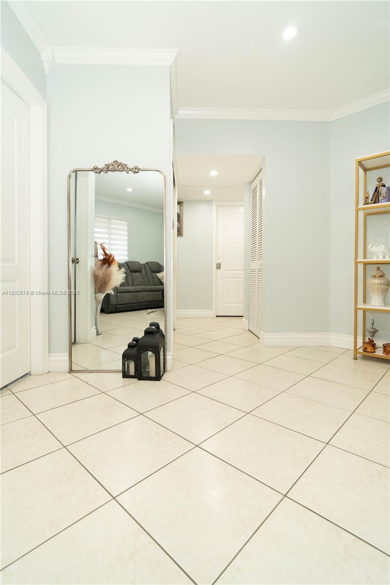 LOS PORTALES PHASE II CON - Residential Lease