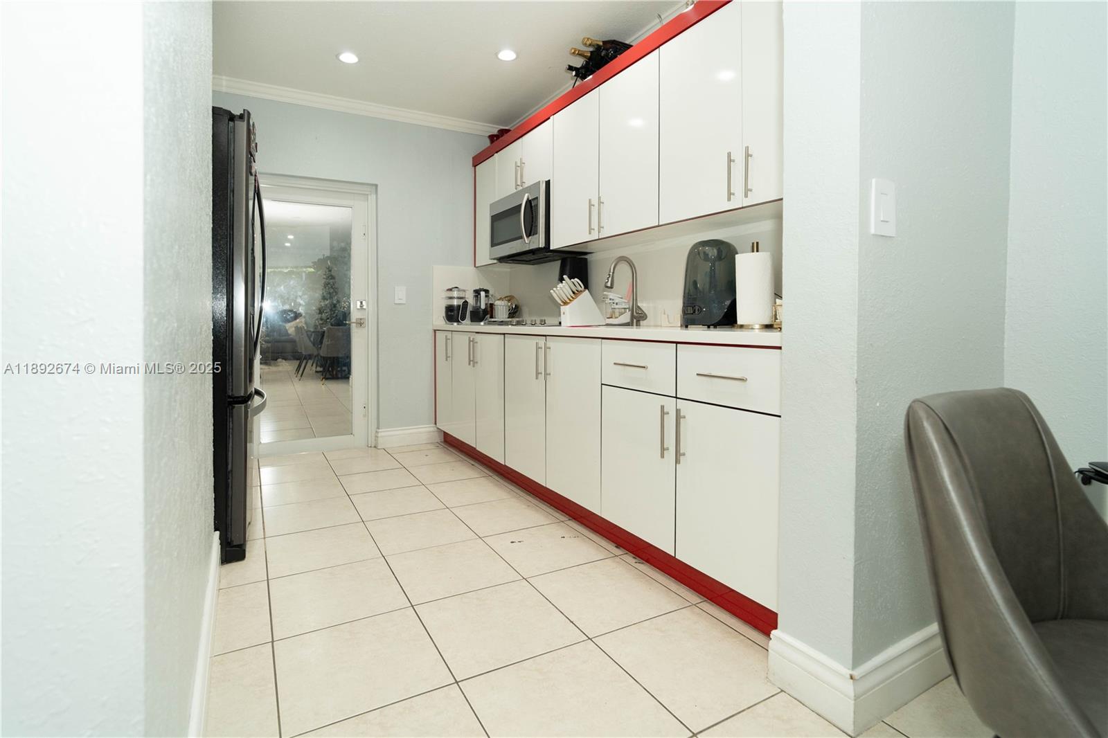 LOS PORTALES PHASE II CON - Residential Lease