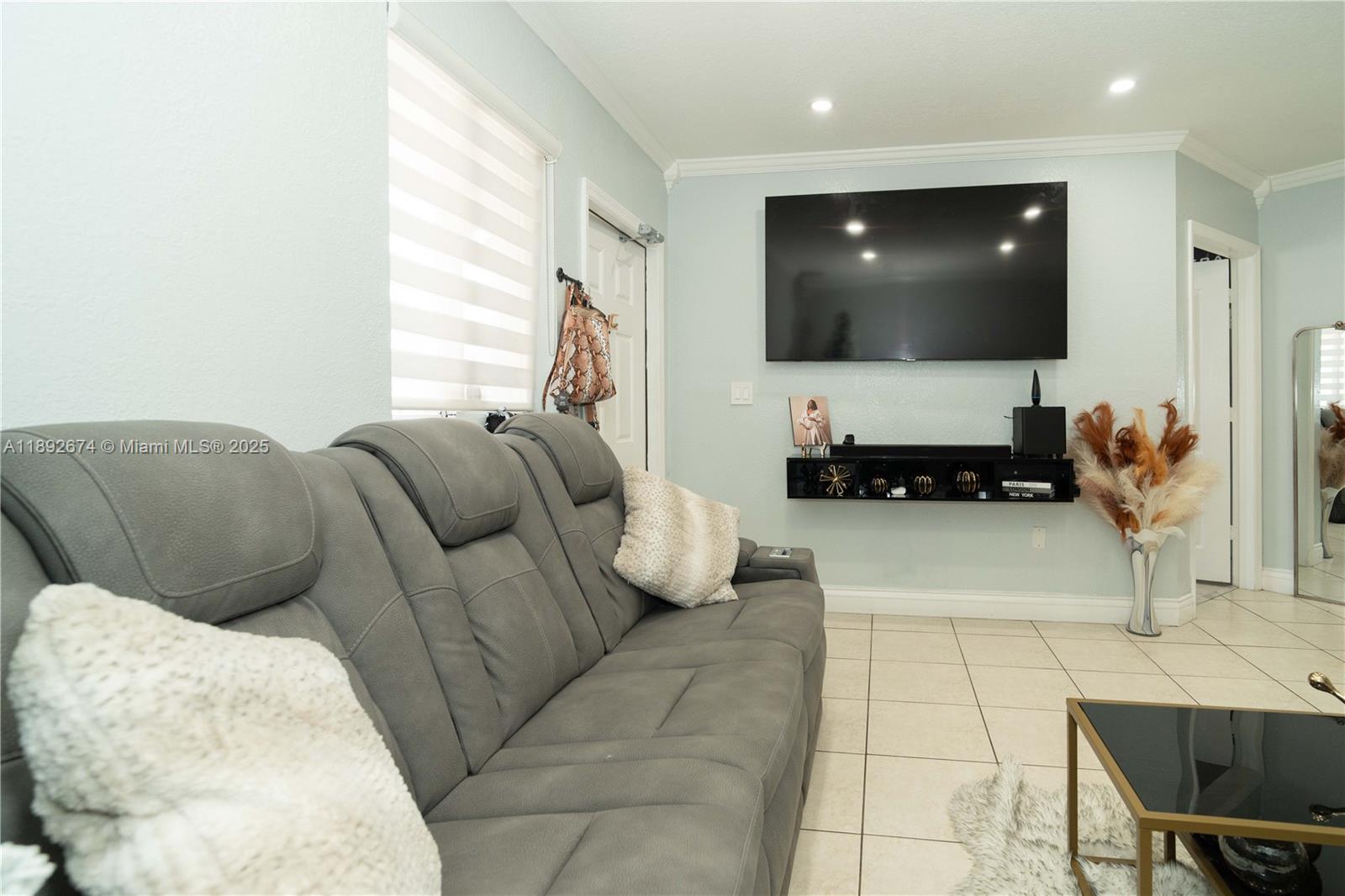 LOS PORTALES PHASE II CON - Residential Lease