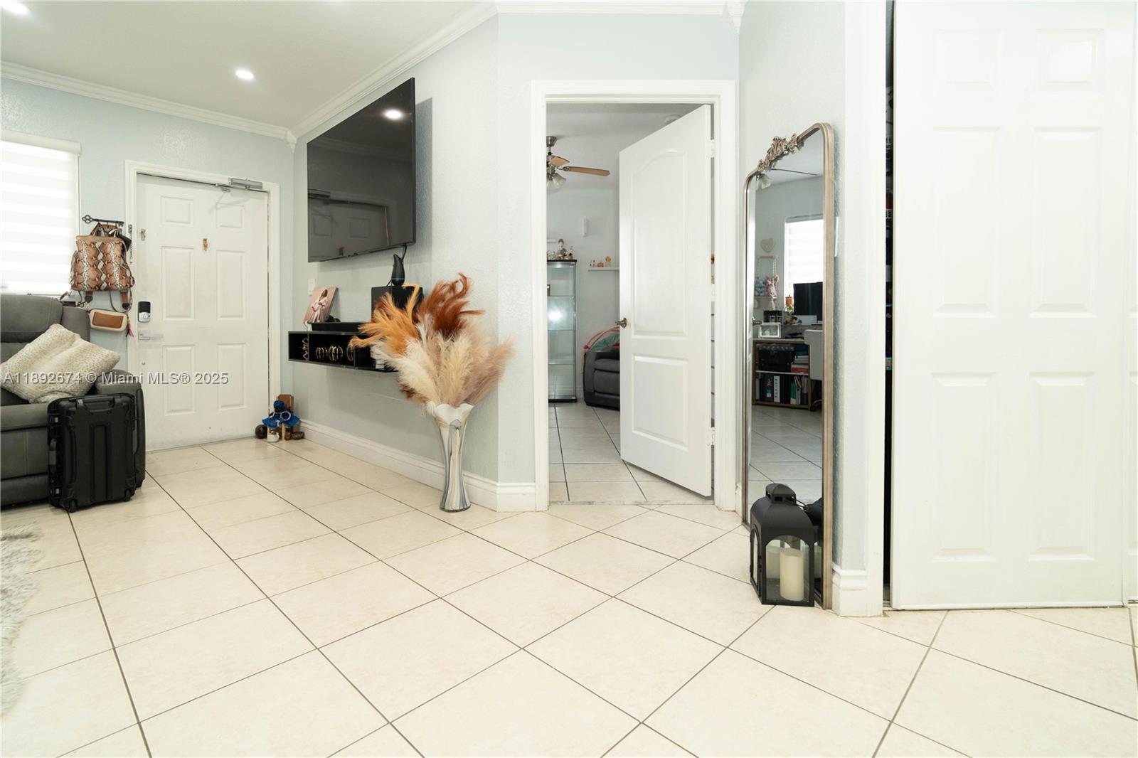 LOS PORTALES PHASE II CON - Residential Lease