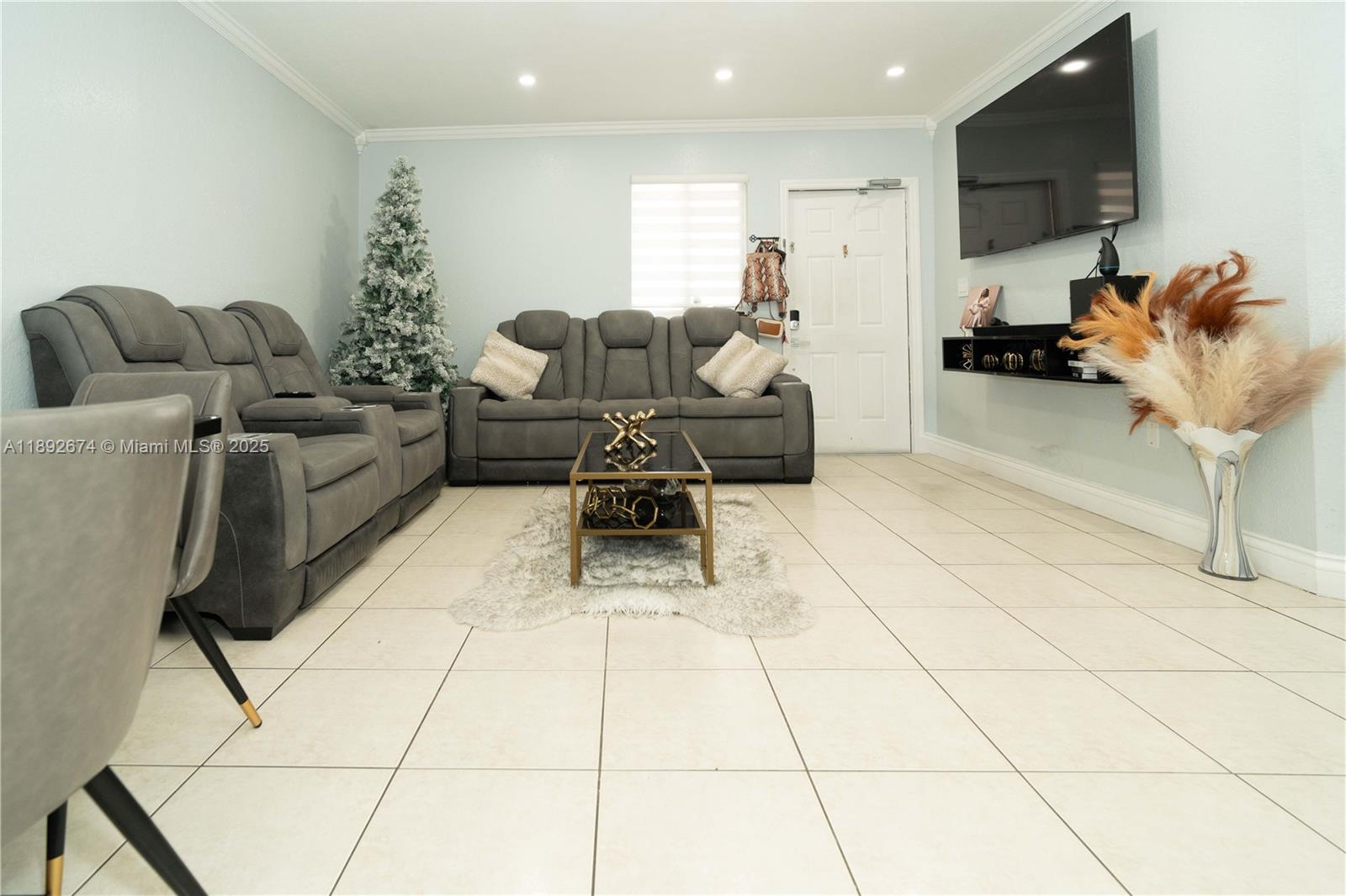 LOS PORTALES PHASE II CON - Residential Lease