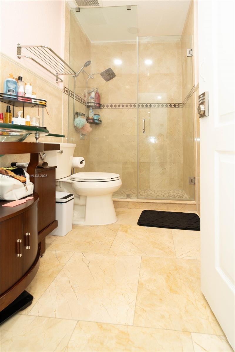 LOS PORTALES PHASE II CON - Residential Lease