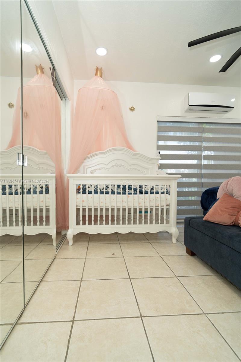 LOS PORTALES PHASE II CON - Residential Lease