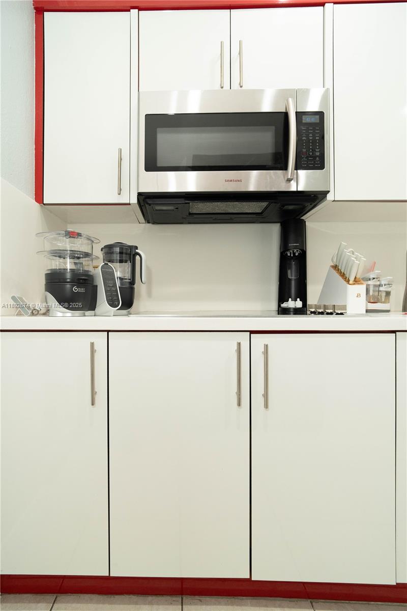 LOS PORTALES PHASE II CON - Residential Lease